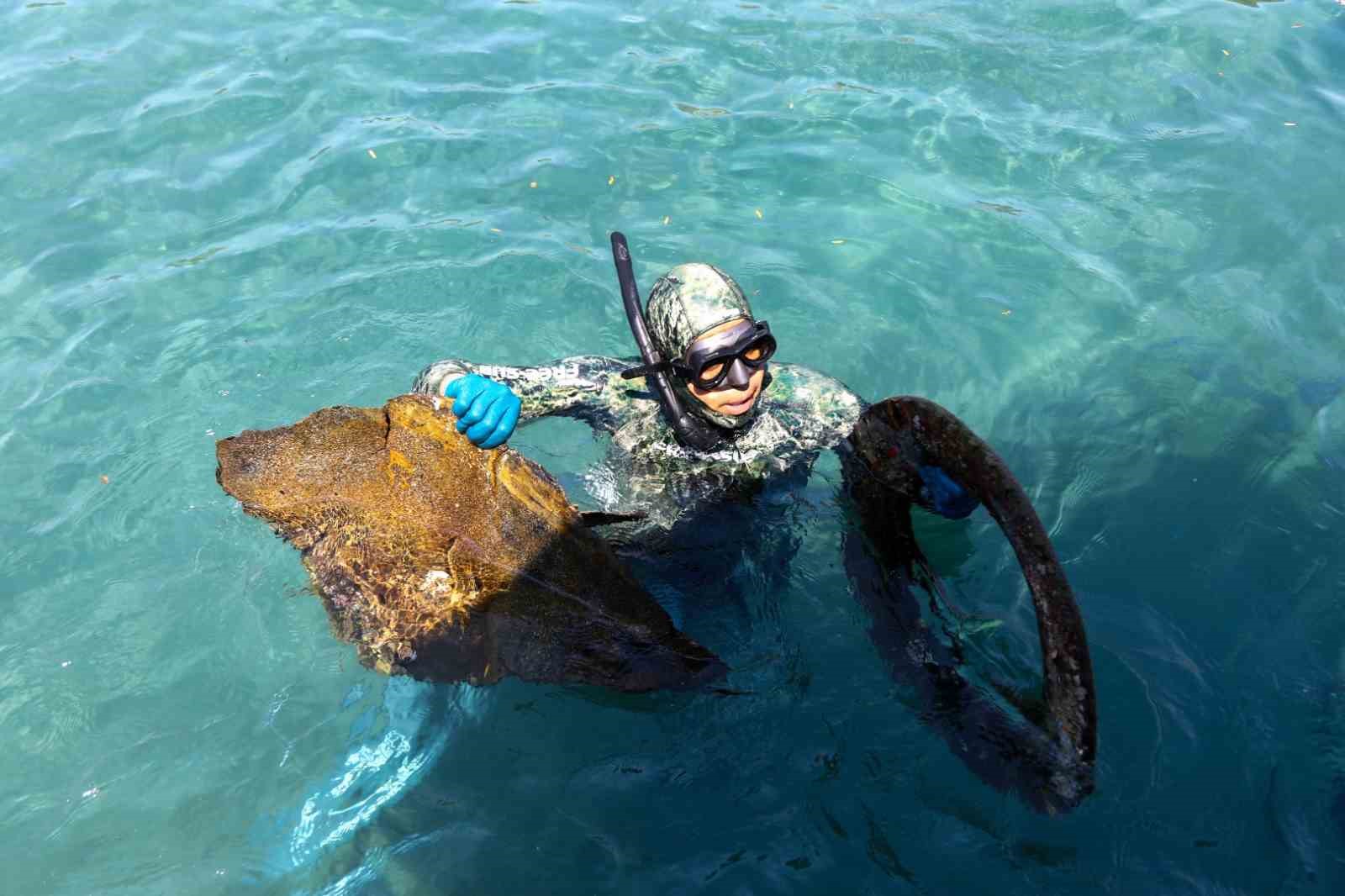 Türkbükü’nde deniz dibi temizliği
