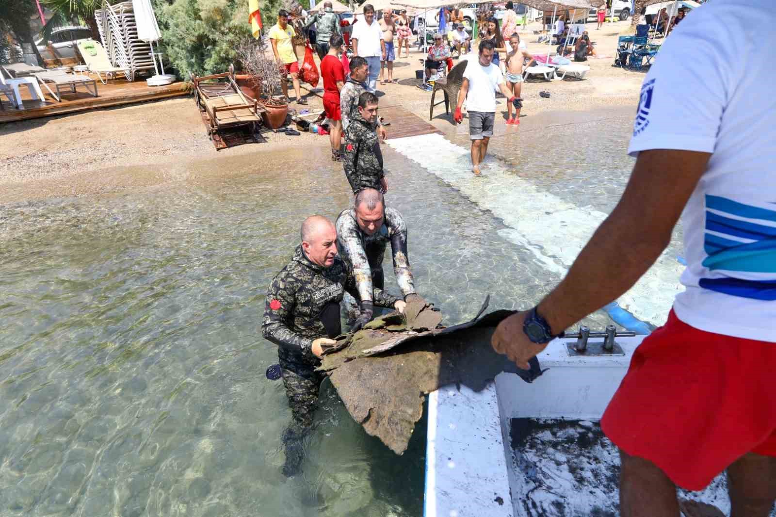 Türkbükü’nde deniz dibi temizliği
