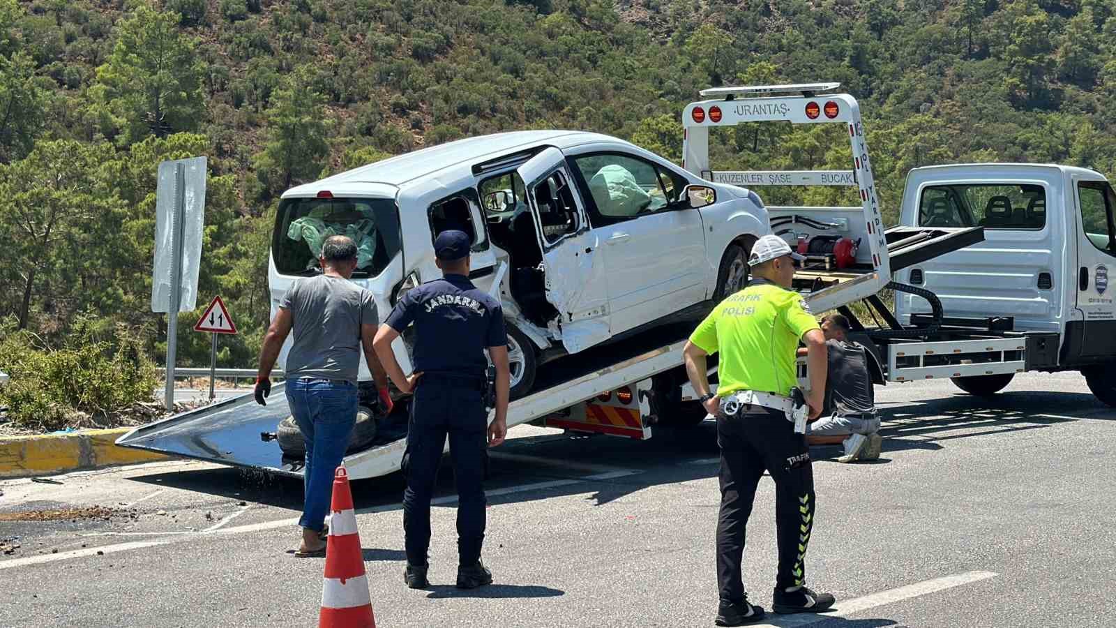 Göcek’te feci kaza; 1 ölü, 10 yaralı
