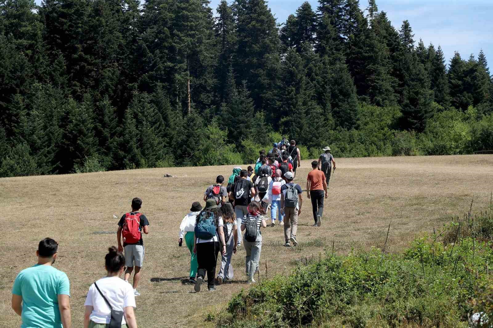 Doğa tutkunu gençler Karagöl Yaylası’nda unutulmaz bir gün yaşadı
