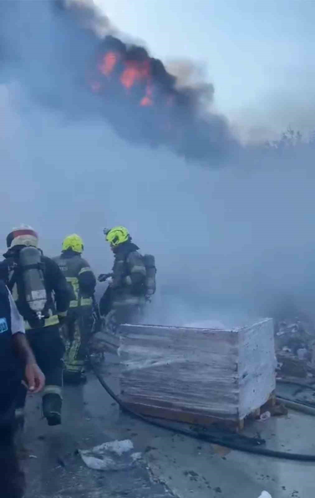 Bursa’da market deposunda korkutan yangın
