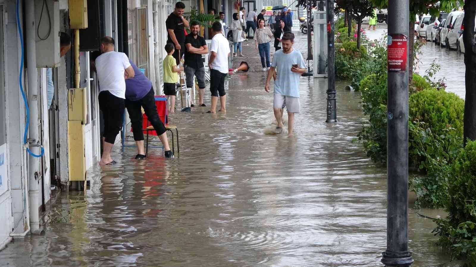 Yozgat’ta sağanak yağış hayatı olumsuz etkiledi
