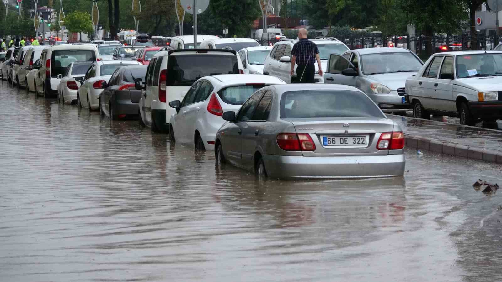 Yozgat’ta sağanak yağış hayatı olumsuz etkiledi
