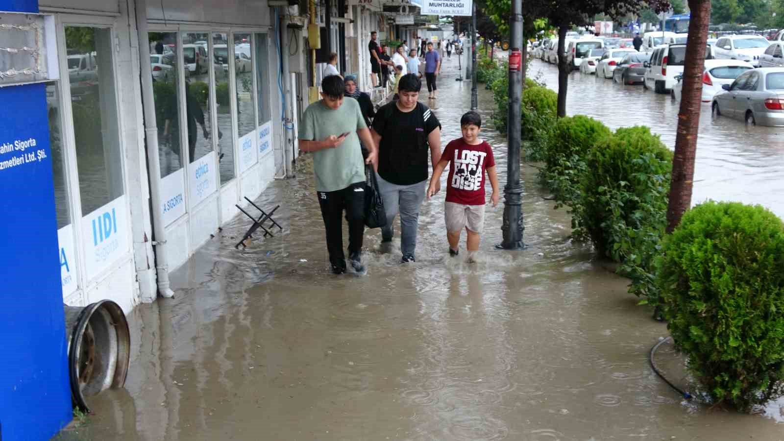 Yozgat’ta sağanak yağış hayatı olumsuz etkiledi
