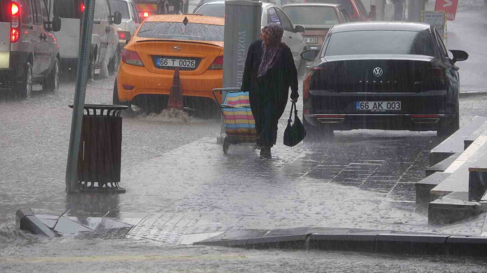 Yozgat’ta sağanak yağış hayatı olumsuz etkiledi
