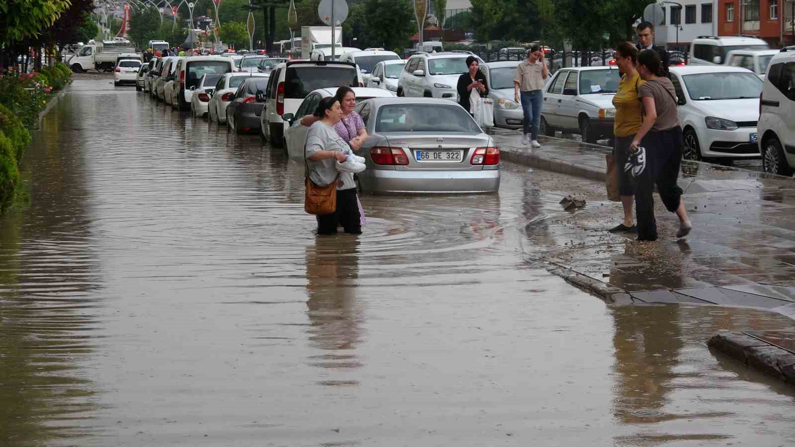 Yozgat’ta sağanak yağış hayatı olumsuz etkiledi
