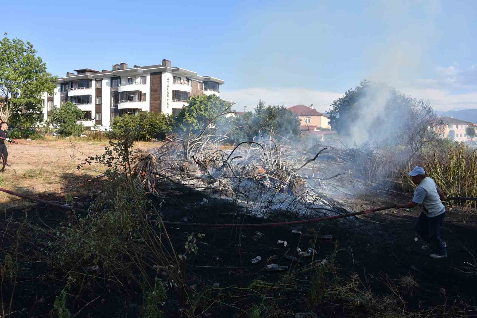 Sakarya’da arazi yangını ekipleri harekete geçirdi
