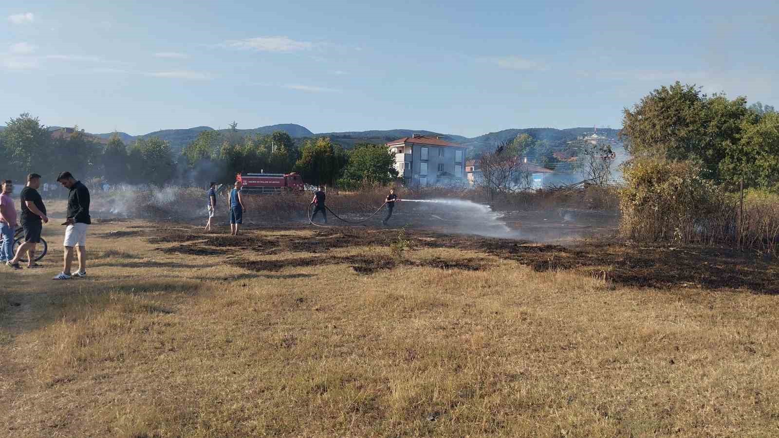 Sakarya’da arazi yangını ekipleri harekete geçirdi
