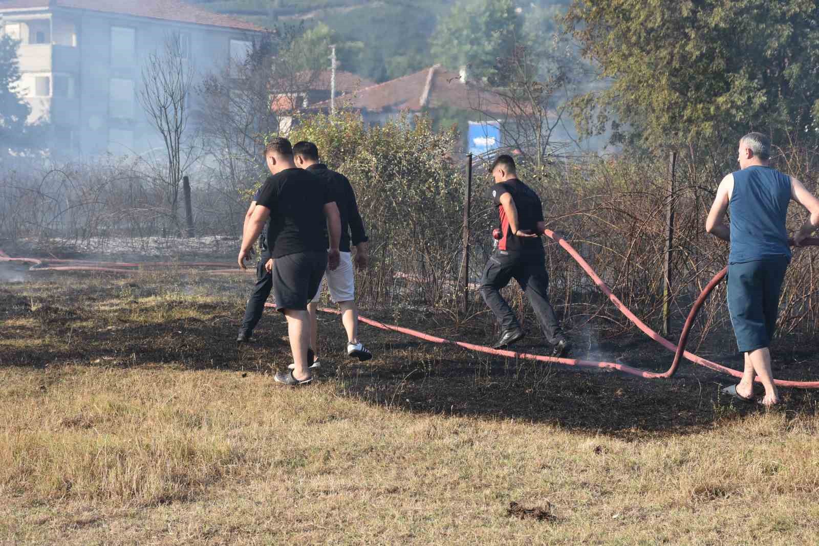 Sakarya’da arazi yangını ekipleri harekete geçirdi
