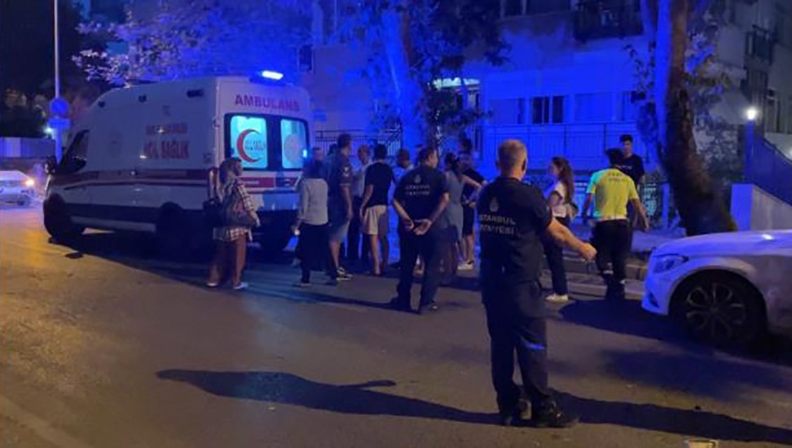 Bakırköy’de iki araç çarpıştı, 3 kişi yaralandı
