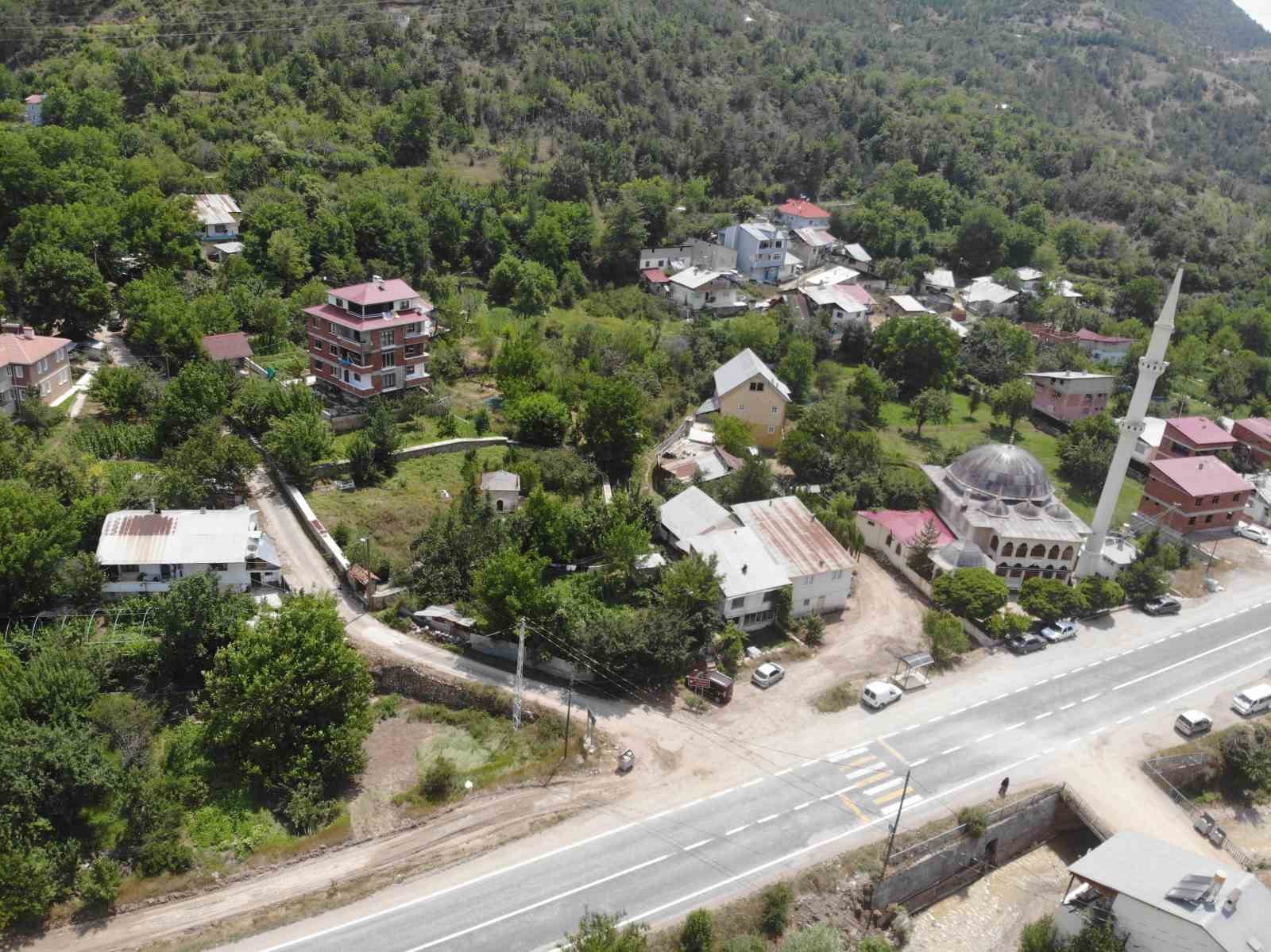 Karamanoğlu Beyliği’nin son hükümdarının türbesi ilginç özellikleriyle dikkat çekiyor
