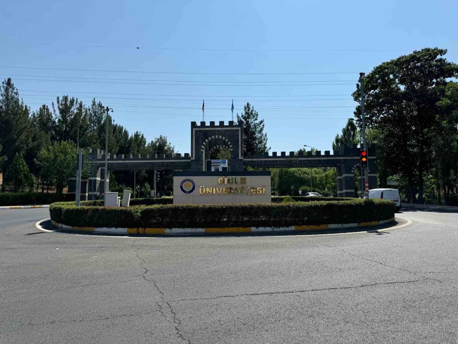 Dicle Üniversitesi Hastanesi’nde 74 kişi zehirlendi
