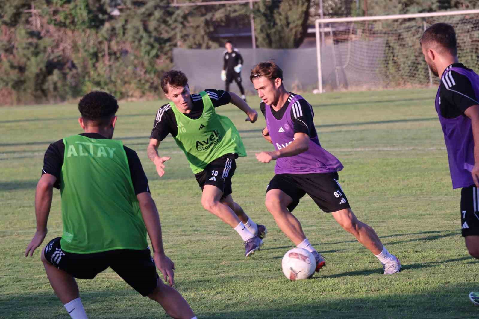 Altay, genç oyuncularla çalışmalara başladı
