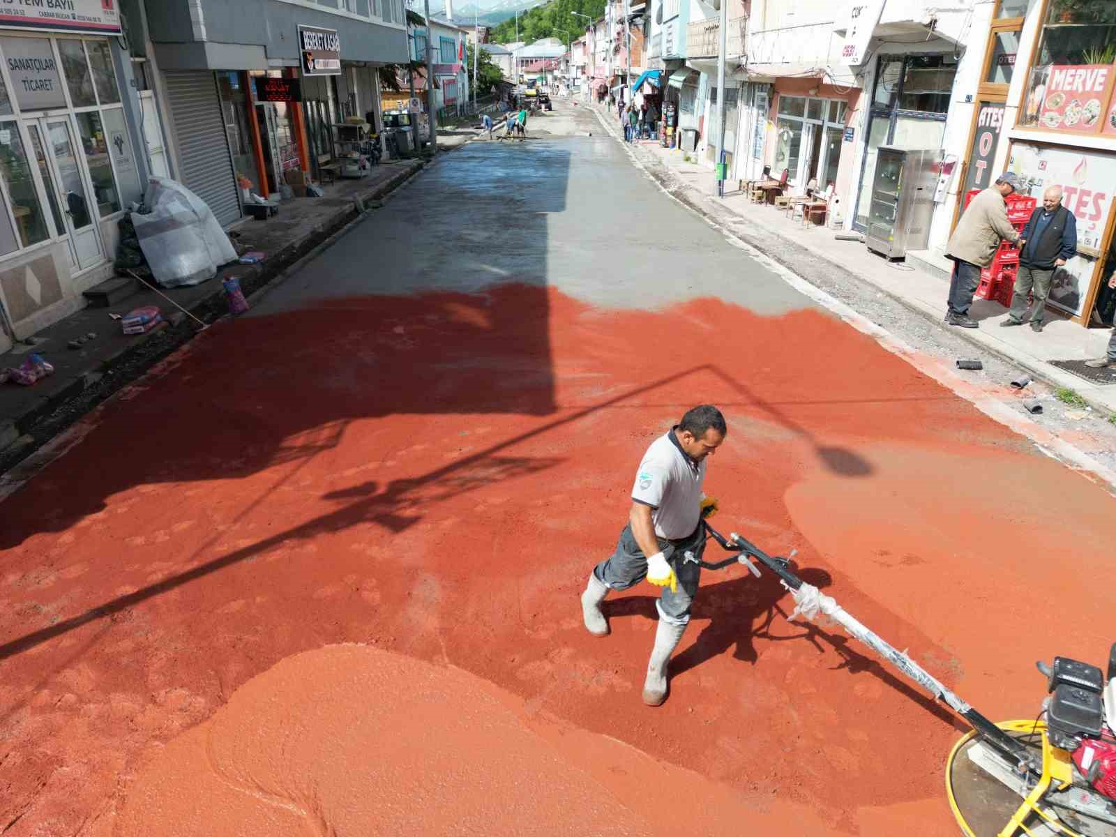 Posof’da altyapının ardından sıcak asfalt çalışması başladı
