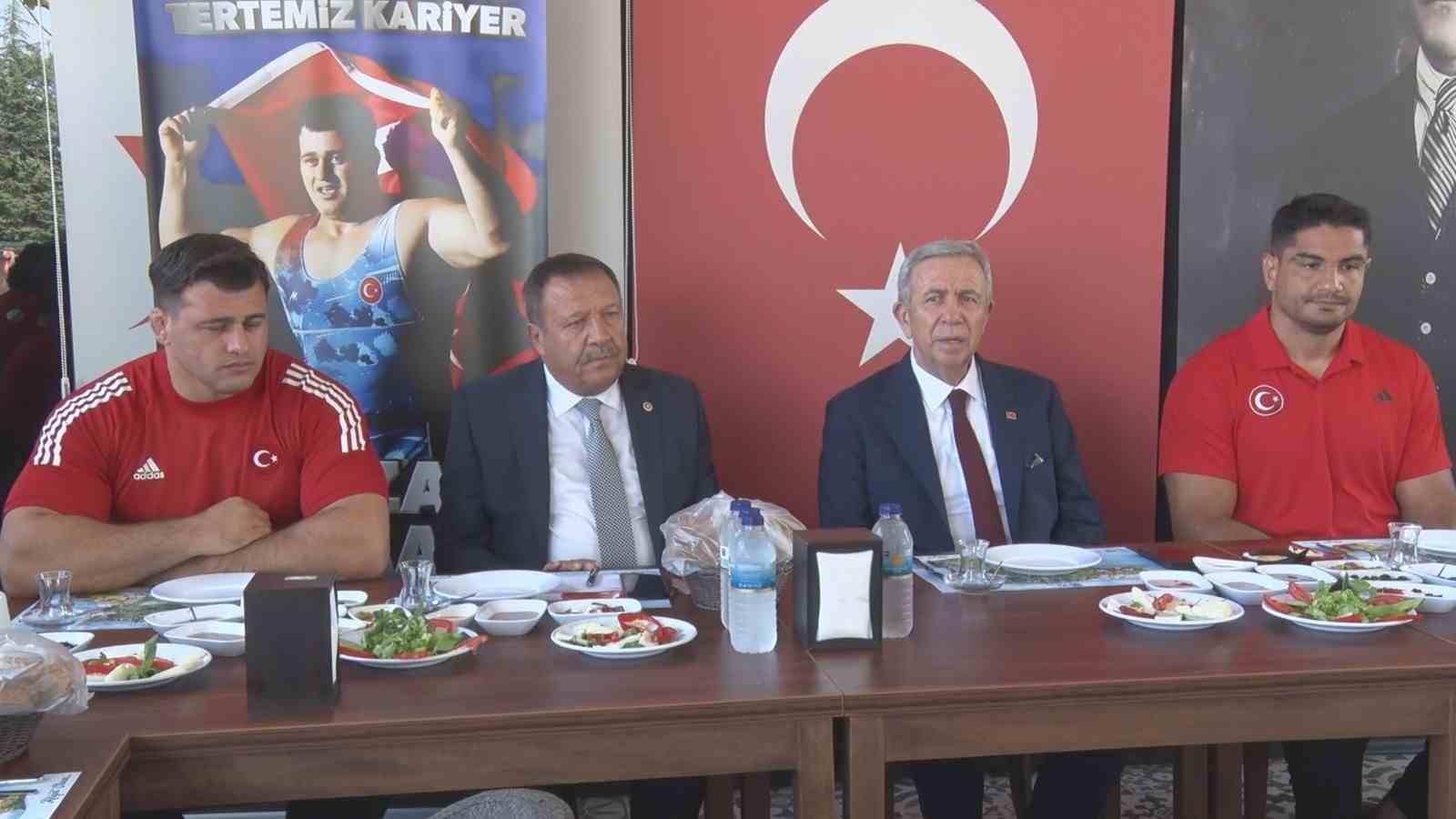 ABB Başkanı Yavaş, olimpiyatlara katılacak sporcularla bir araya geldi
