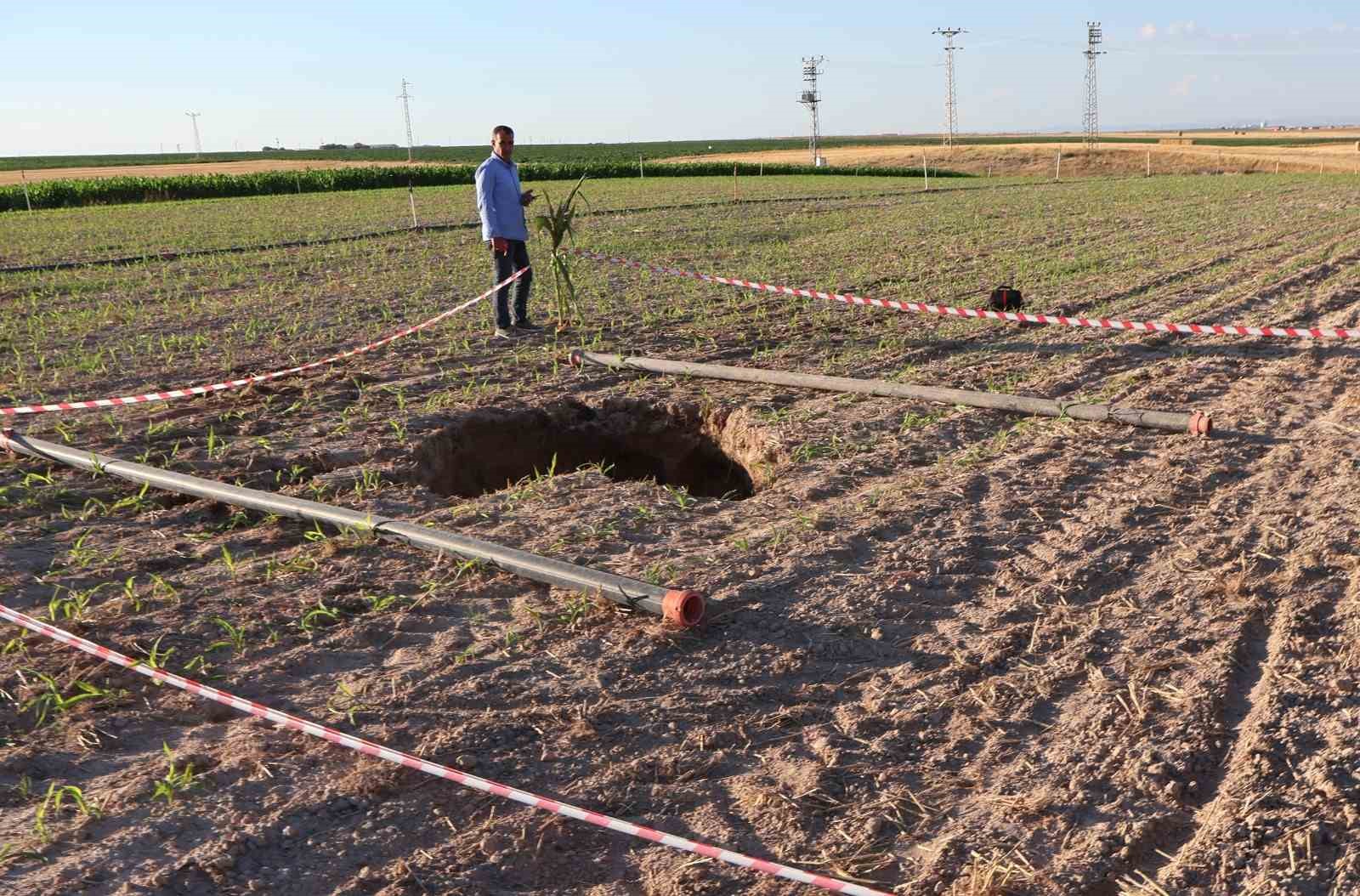 Aksaray’da mısır tarlasında küçük çaplı obruk oluştu
