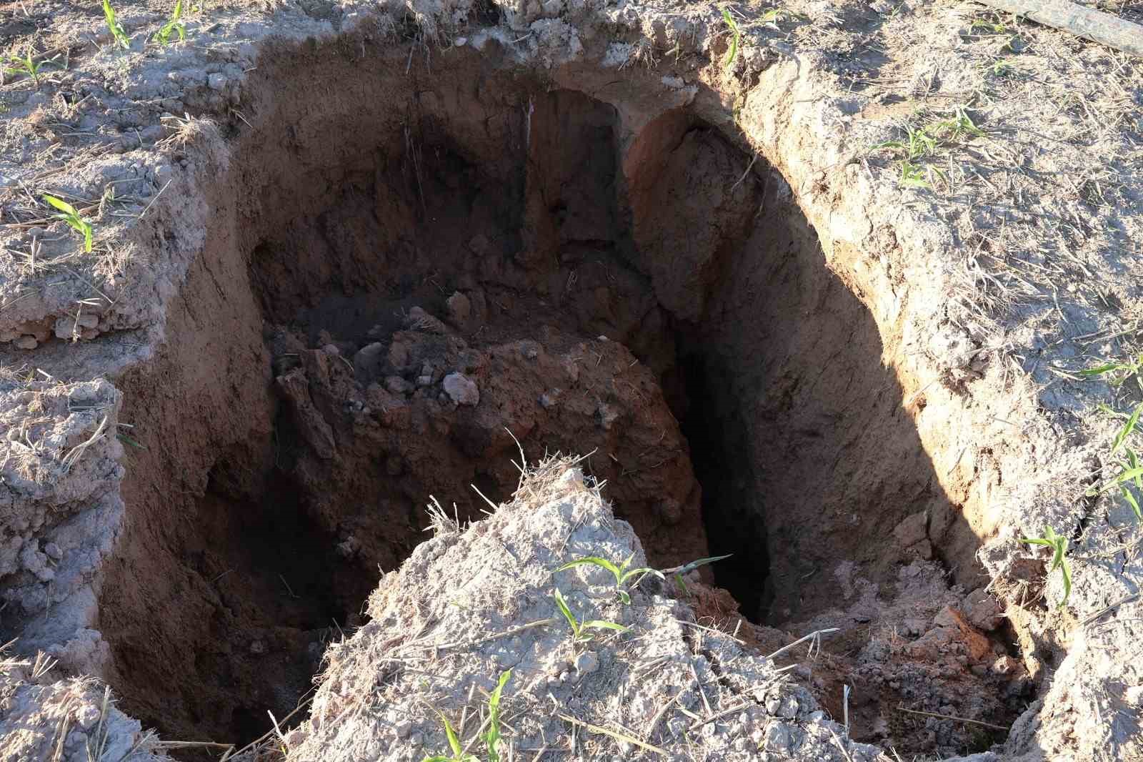 Aksaray’da mısır tarlasında küçük çaplı obruk oluştu
