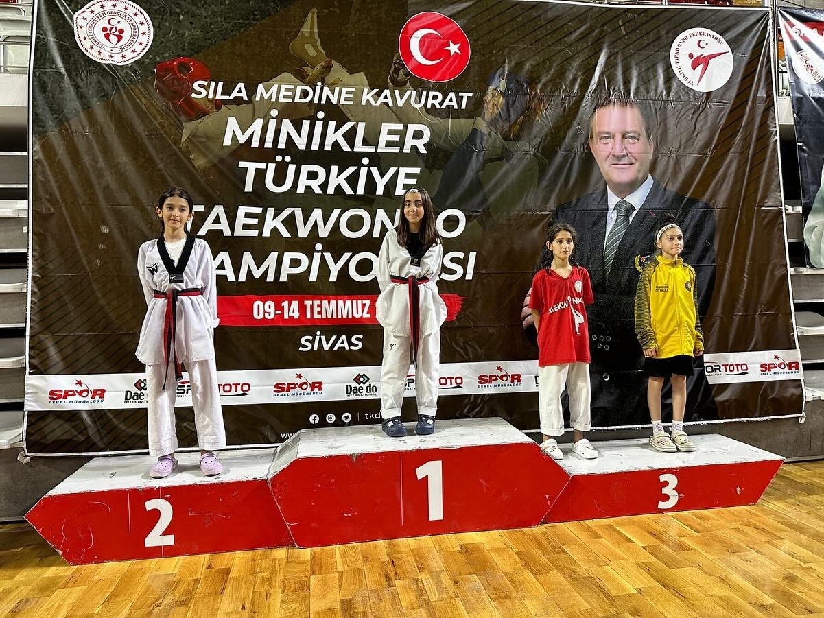 Sultangazi Spor Kulübü Sporcularından büyük başarı: 1 şampiyonada  4 birincilik
