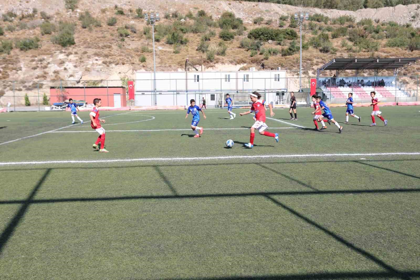 Bayraklı’da U-12 Cup Futbol Turnuvası heyecanı
