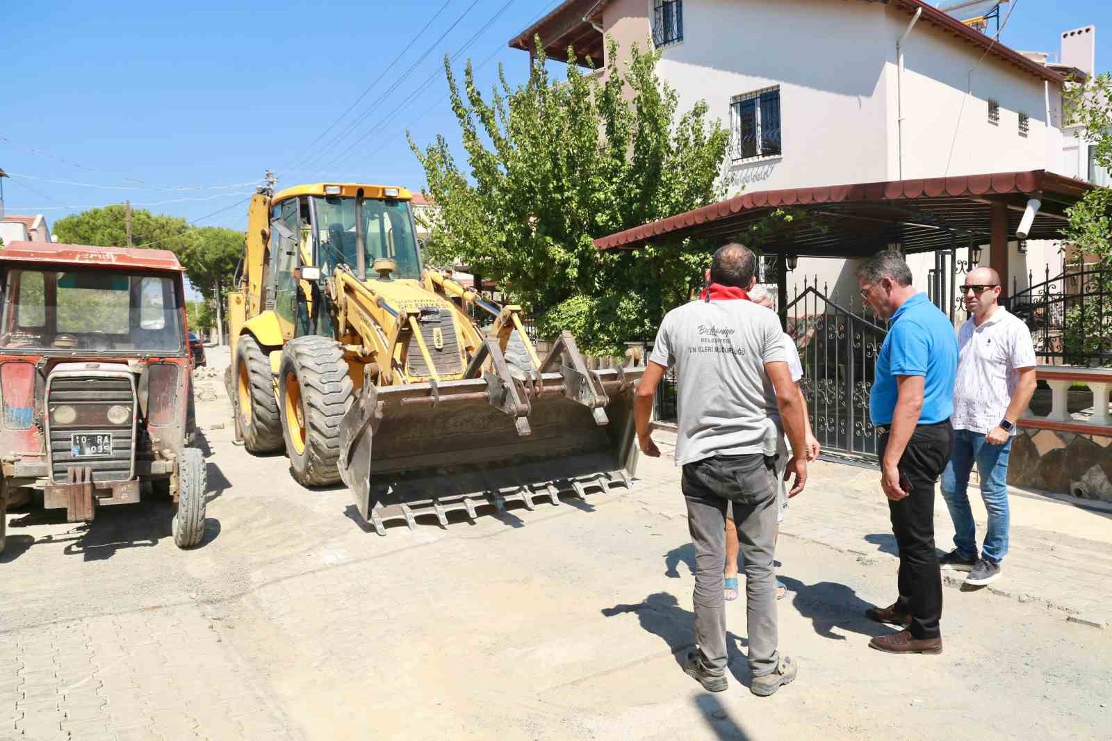 Burhaniye’de yürüyüş ve bisiklet yolu çalışmaları başladı
