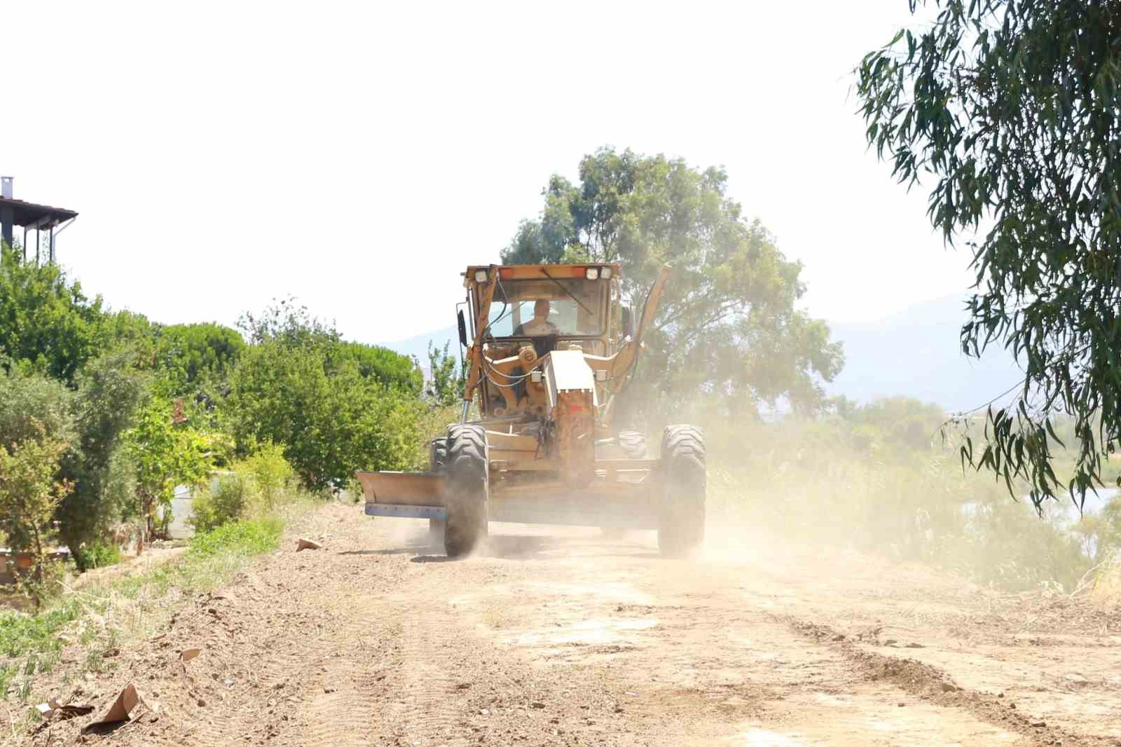 Burhaniye’de yürüyüş ve bisiklet yolu çalışmaları başladı
