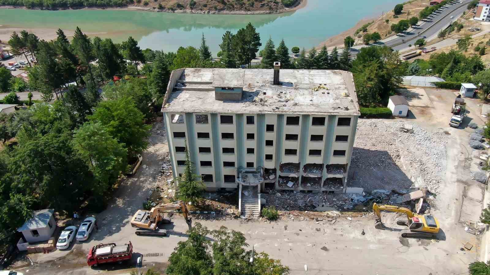 Tunceli’de polisevinin yıkımı gerçekleşti
