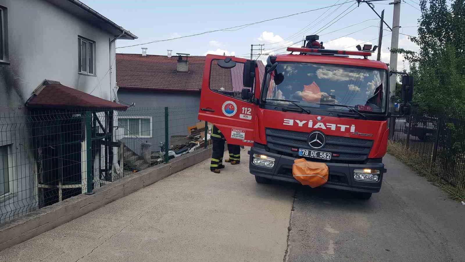 Elektrik panosundan çıkan yangın eve sıçramadan söndürüldü
