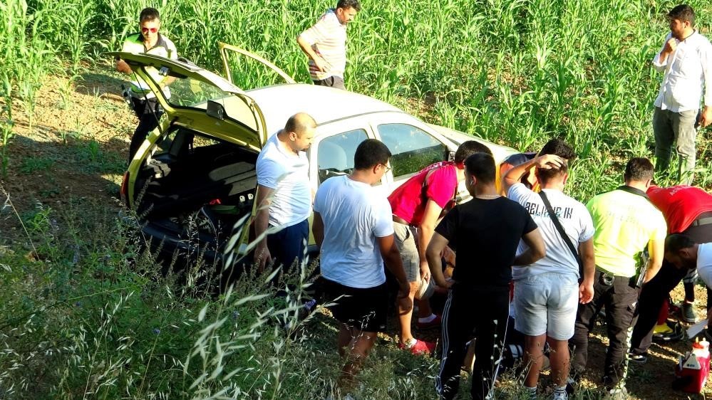 Kazada ağır yaralanan anne operasyonla alınan bebeğini göremeden hayatını kaybetti
