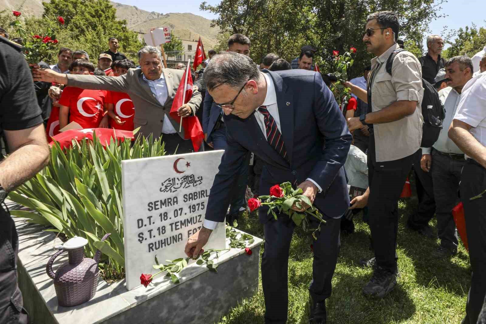 Van’da Sündüz Yaylası’nda şehit edilen 24 kişi mezarları başında anıldı
