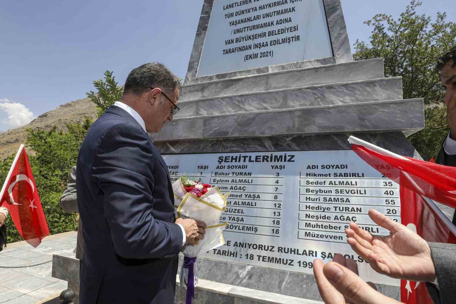 Van’da Sündüz Yaylası’nda şehit edilen 24 kişi mezarları başında anıldı
