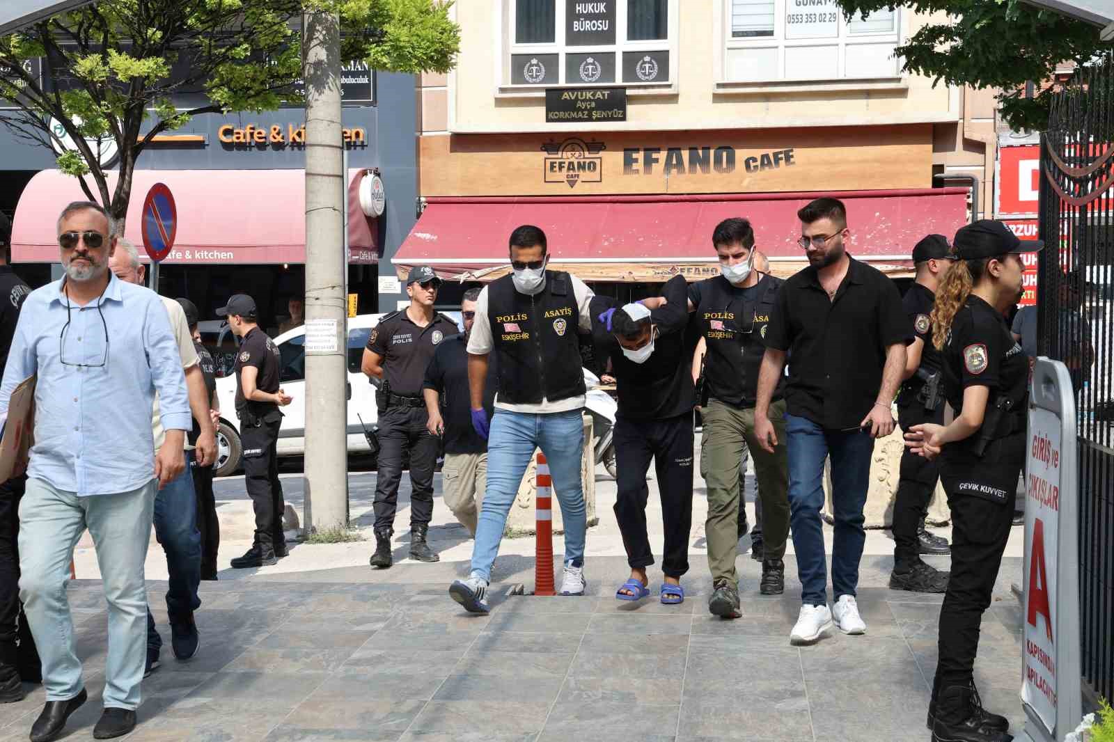 Polis memurunu ağır yaralayan şüpheli adliyeye sevk edildi
