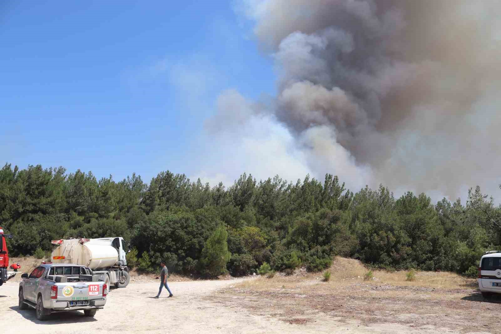 İzmir’deki yangından dolayı bazı uçuşlar iptal edildi
