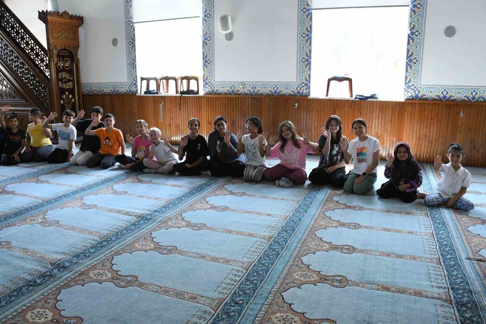 Çocuklar sanal gerçeklik gözlükleriyle Roller Coaster’a bindi
