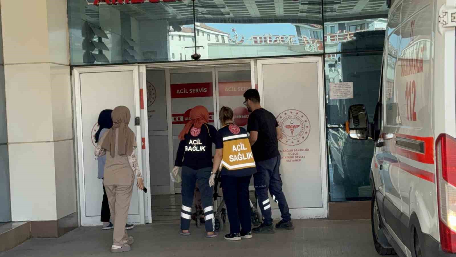 Çöp toplayıcıya çarpmamak için ani fren yapan otobüsteki 5 kişi yaralandı
