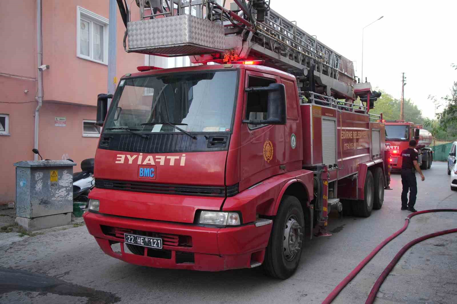 Edirne’de bakım ve onarım servisi alevlere teslim oldu
