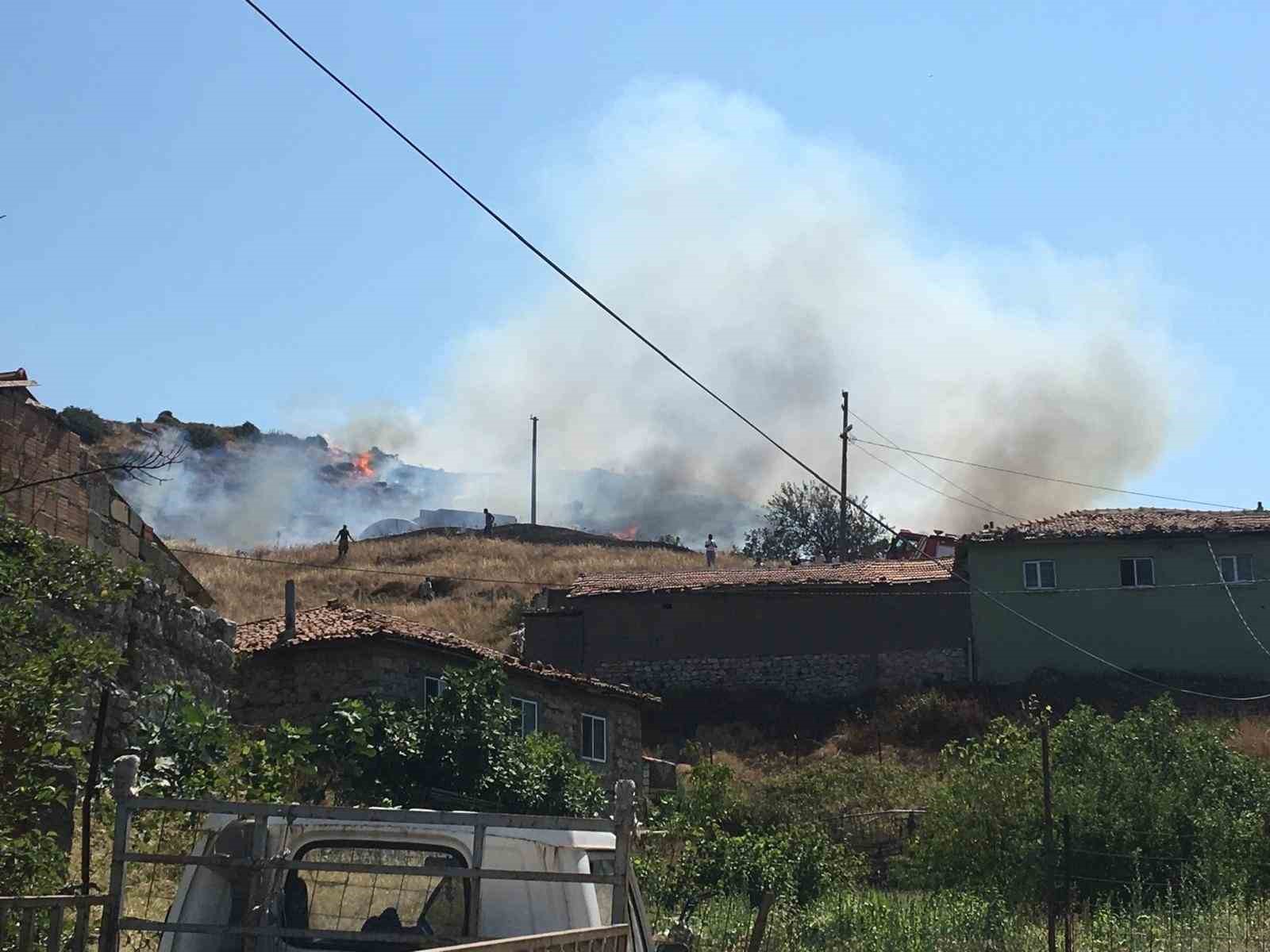 Bandırma’da yangın: Bin dönüm otluk alan yandı
