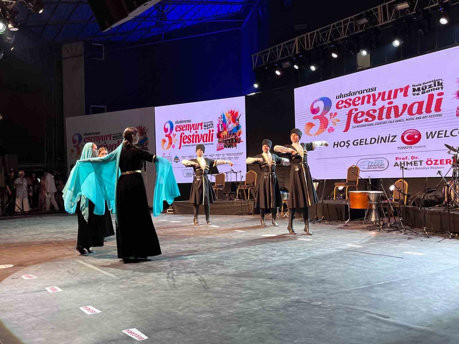 3. Uluslararası Esenyurt Halk Dansları, Müzik ve Sanat Festivali başladı
