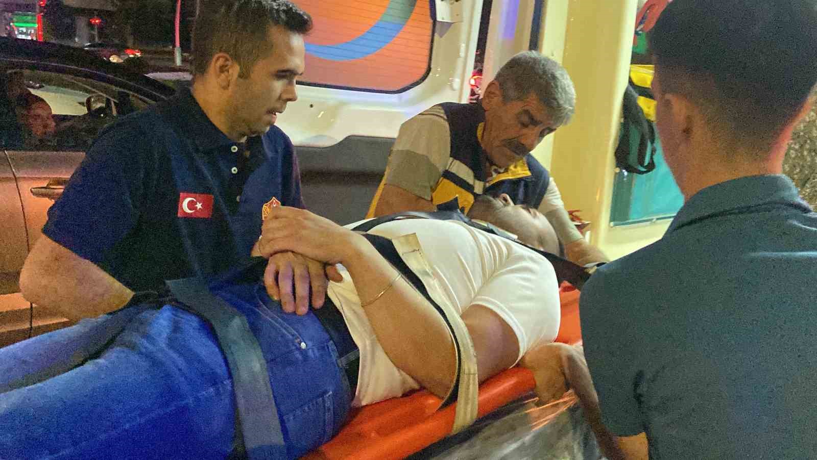 Aksaray’da minibüs ile otomobil çarpıştı: 3 yaralı
