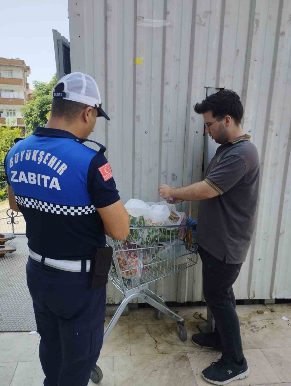 Marketlere sıkı takip: Tarihi geçmiş ürünler bulundu
