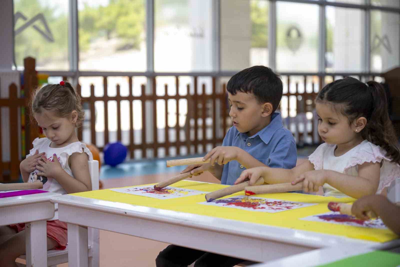 Gülnar Çocuk Atölyesi’nde çocuklar bilim ve sanatla öğreniyor
