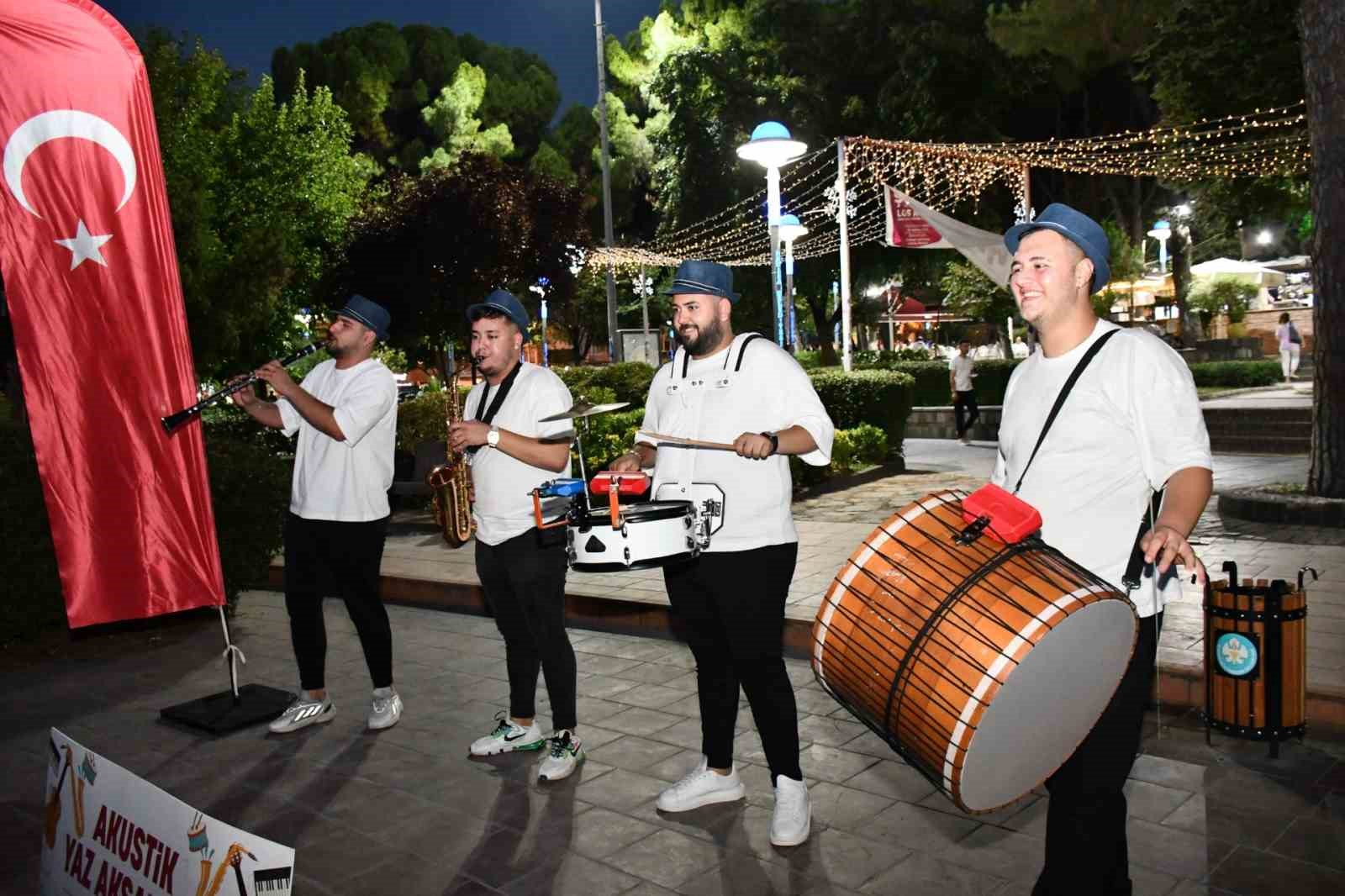 Manisa’da ‘Akustik Yaz Akşamları’ başladı
