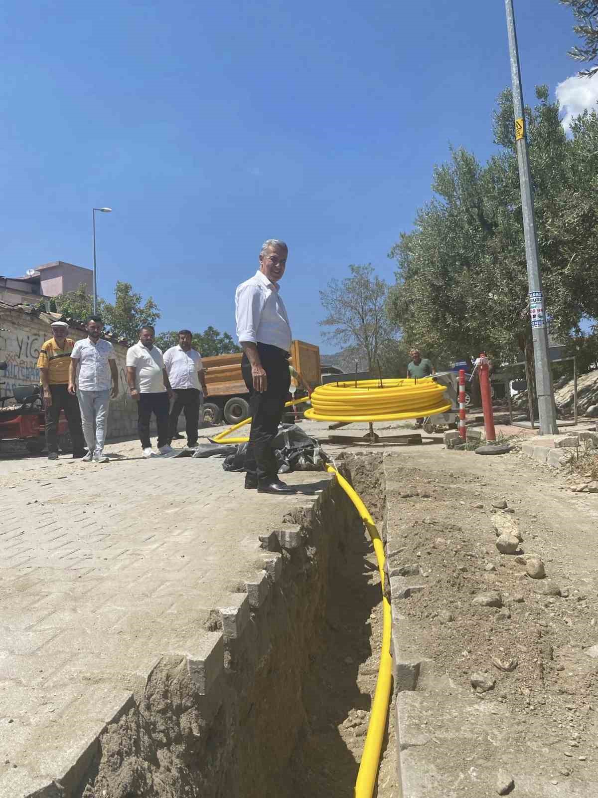 Buharkent’te doğalgaz boruları yer altına indi
