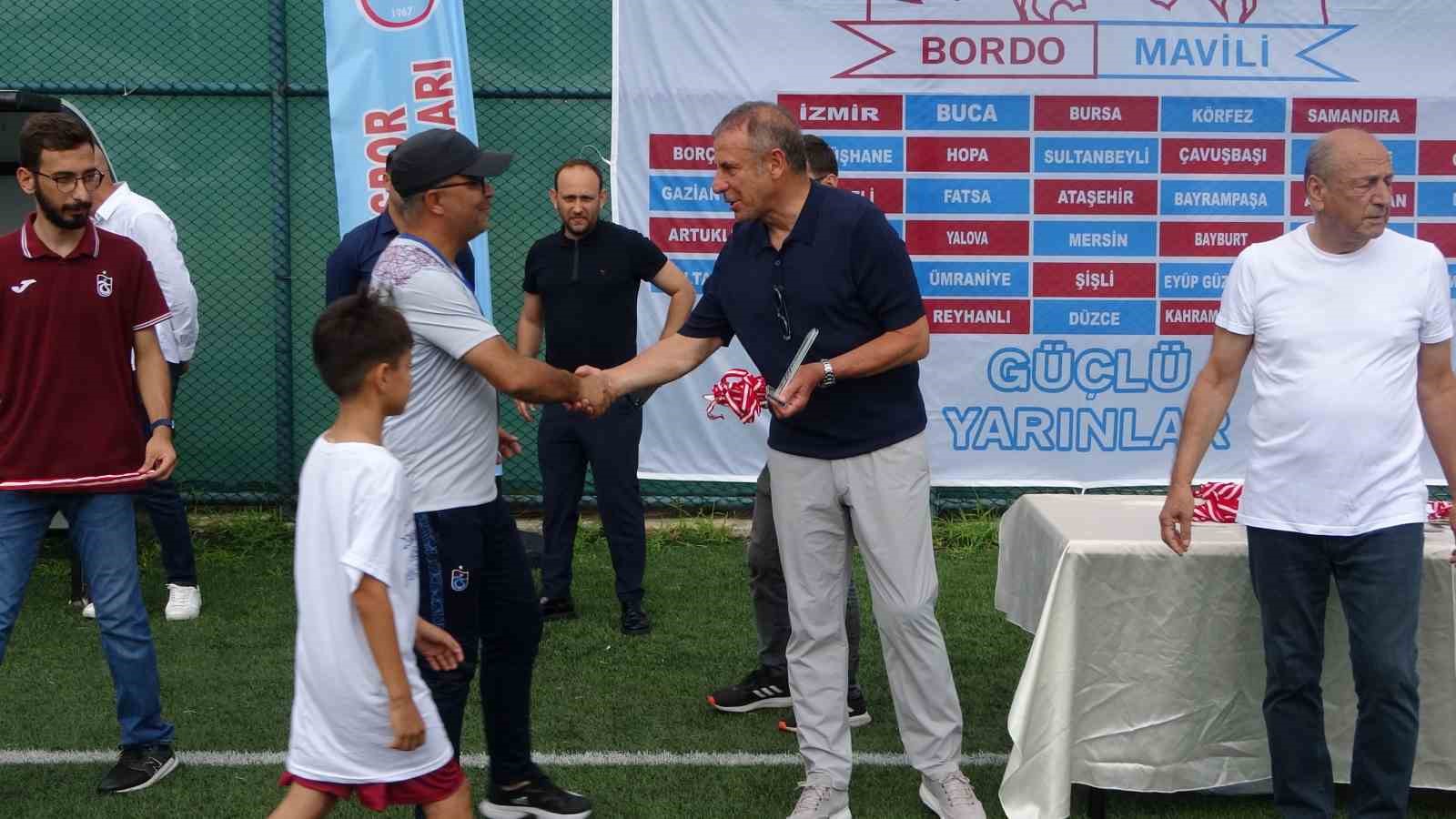 Abdullah Avcı geleceğin futbol yıldızları ile bir araya geldi
