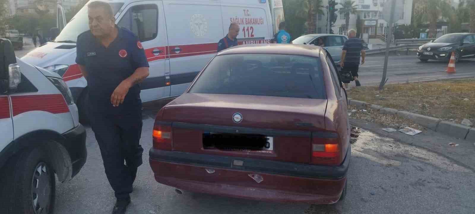 Antakya’da iki otomobilin karıştığı kazada 4 kişi yaralandı
