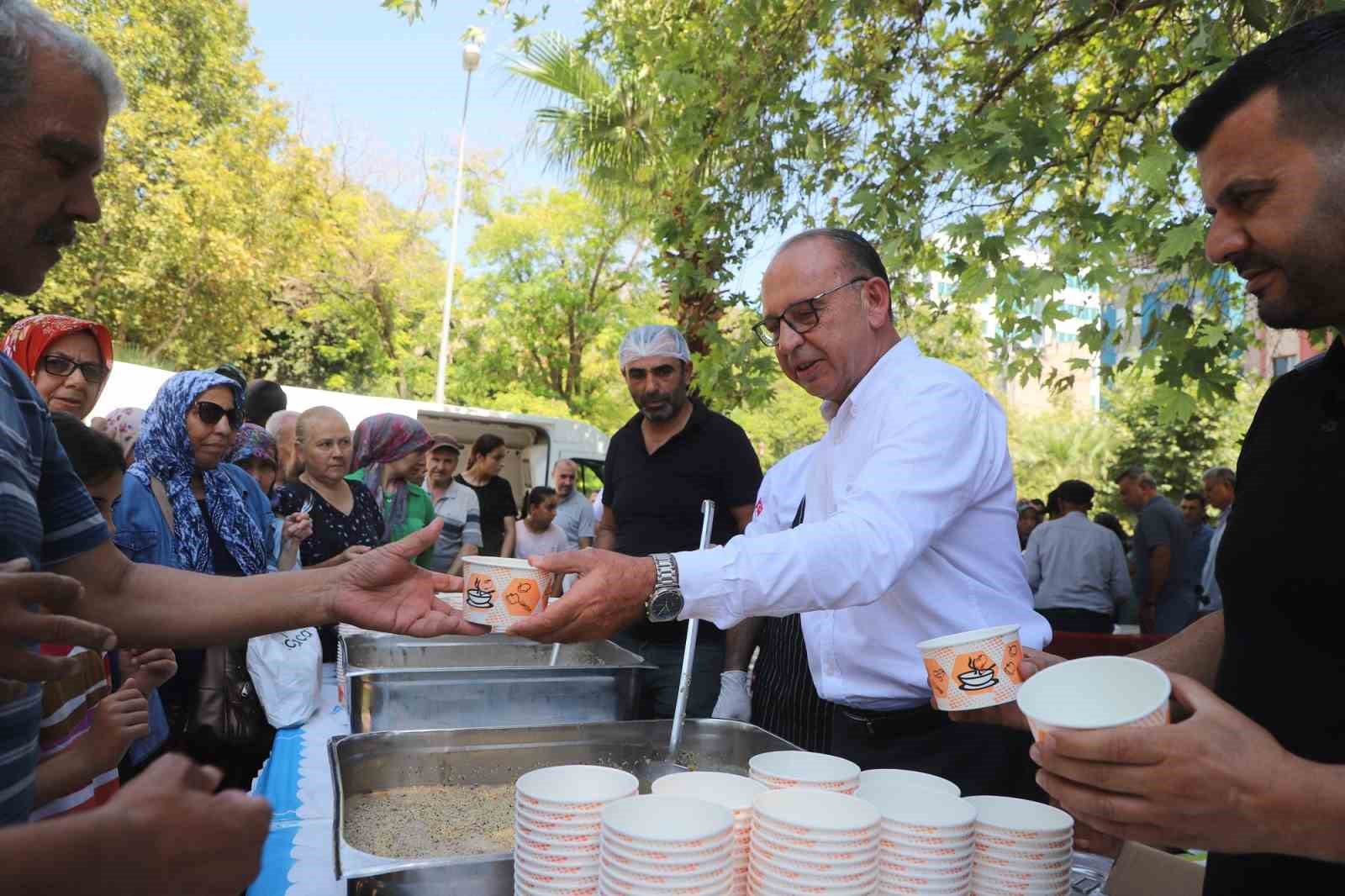 Turgutlu Belediyesinden aşure hayrı
