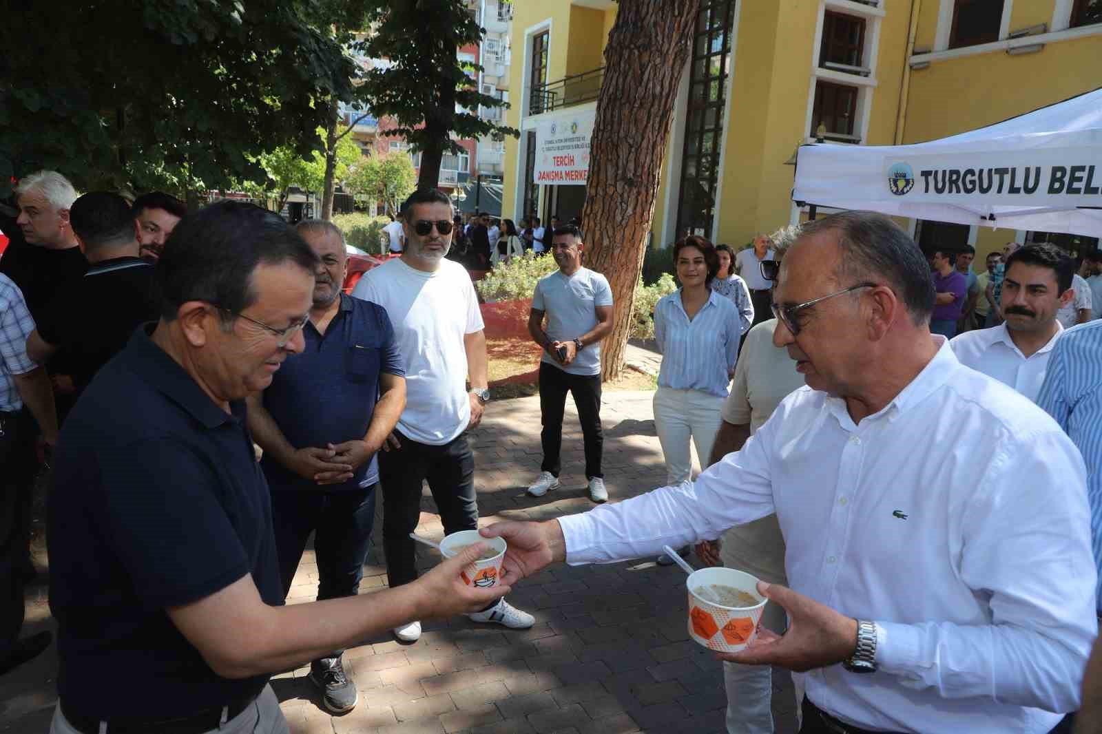 Turgutlu Belediyesinden aşure hayrı
