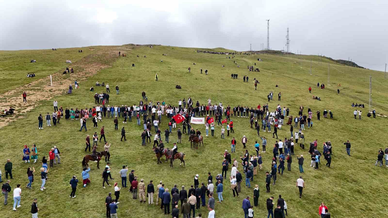 Binlerce kişi Kadırga Yaylası’nda Otçu Şenliği için bir araya geldi
