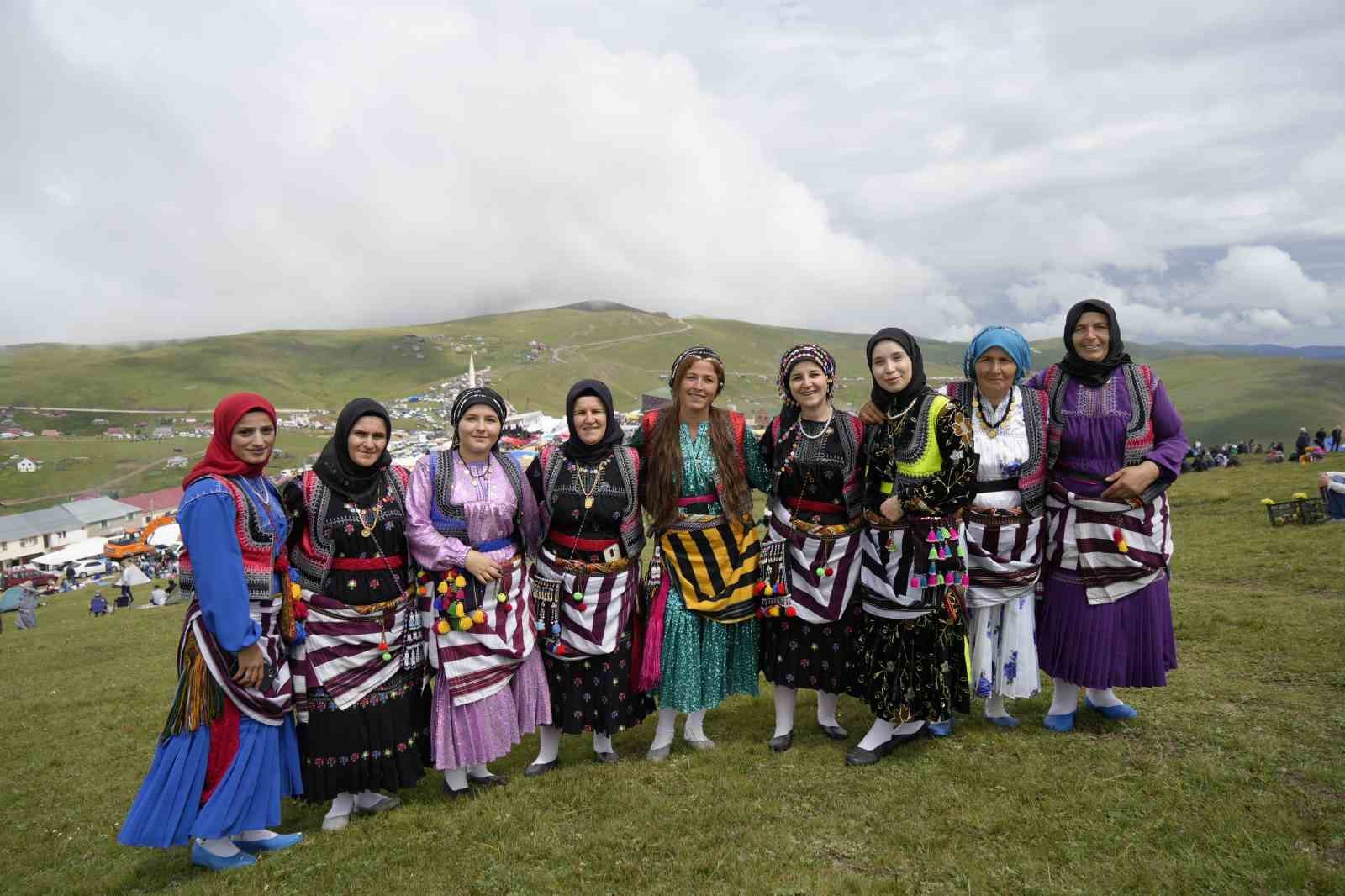 Binlerce kişi Kadırga Yaylası’nda Otçu Şenliği için bir araya geldi
