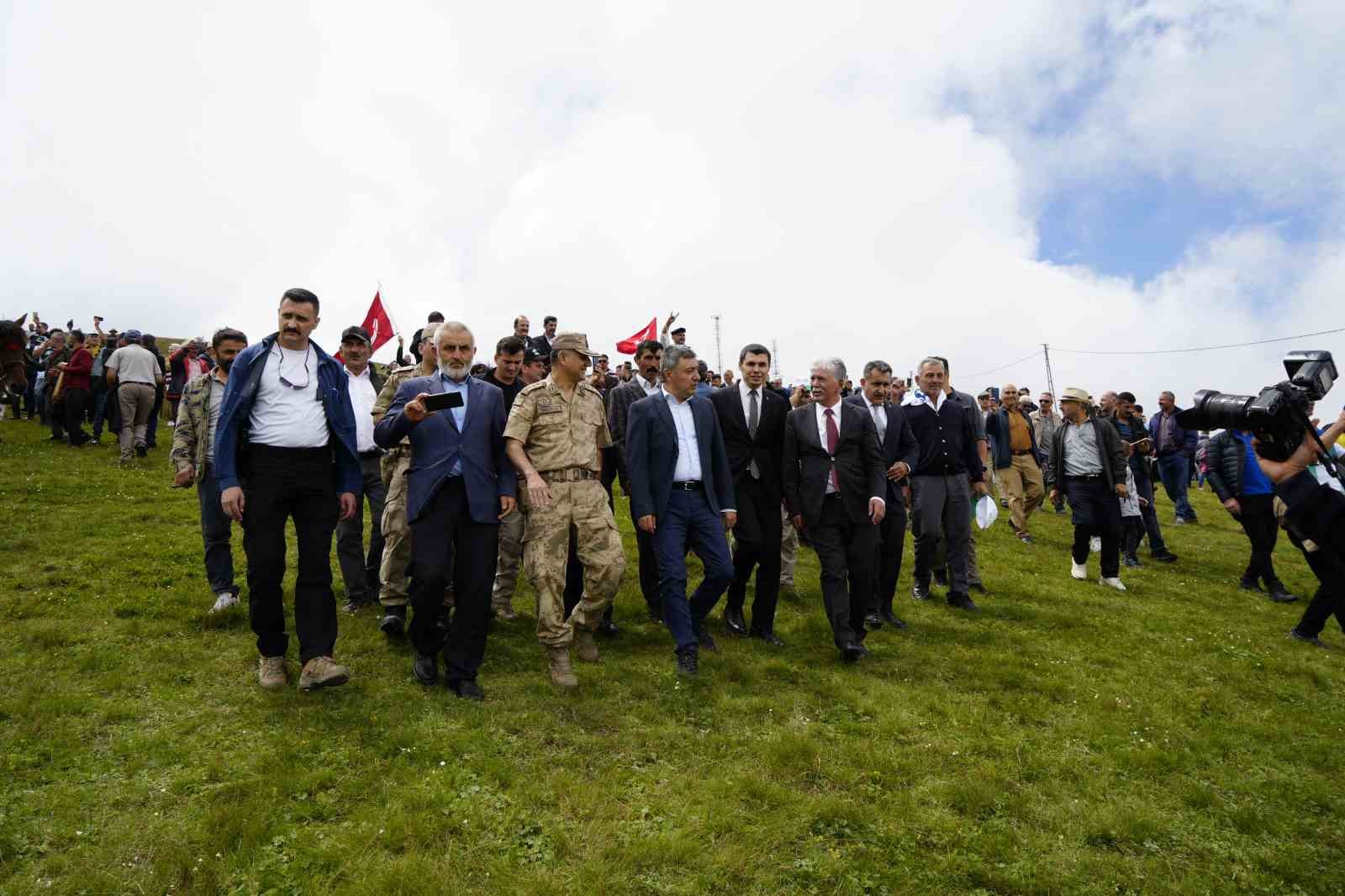 Binlerce kişi Kadırga Yaylası’nda Otçu Şenliği için bir araya geldi
