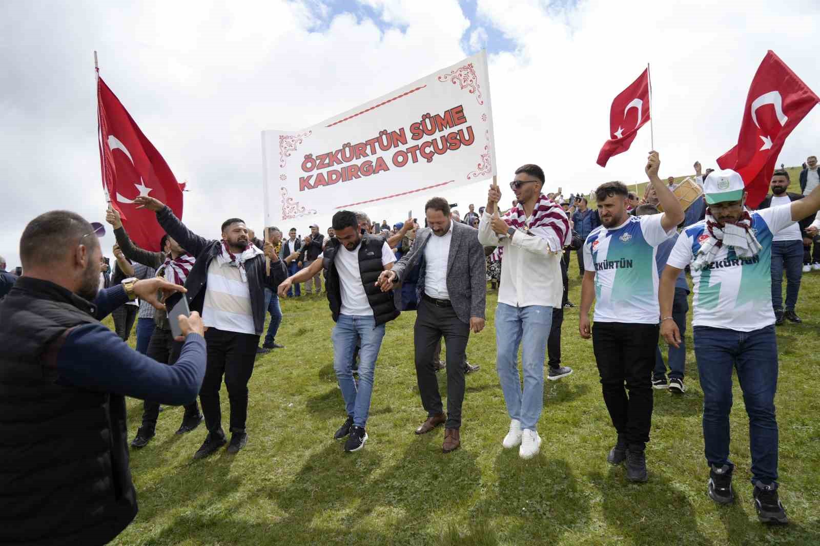 Binlerce kişi Kadırga Yaylası’nda Otçu Şenliği için bir araya geldi
